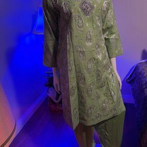 Sari Indian silk stone work in front with doll pants size 8-10 new